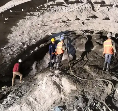 洱源拱顶带模注浆料的施工流程及注意事项